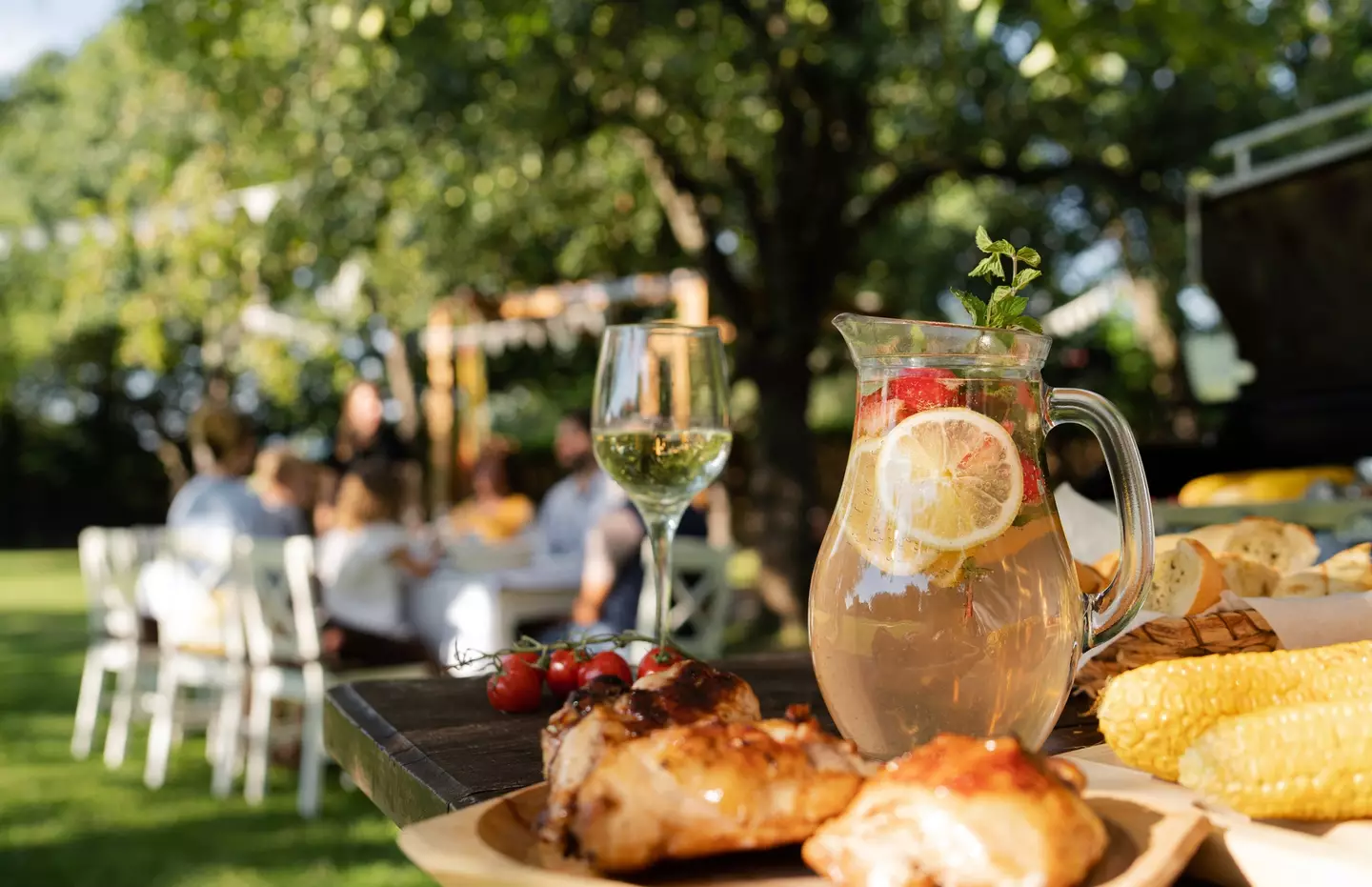 Get the Pimms out - it's going to be a scorcher this weekend. (Halfpoint Images / Getty Images)