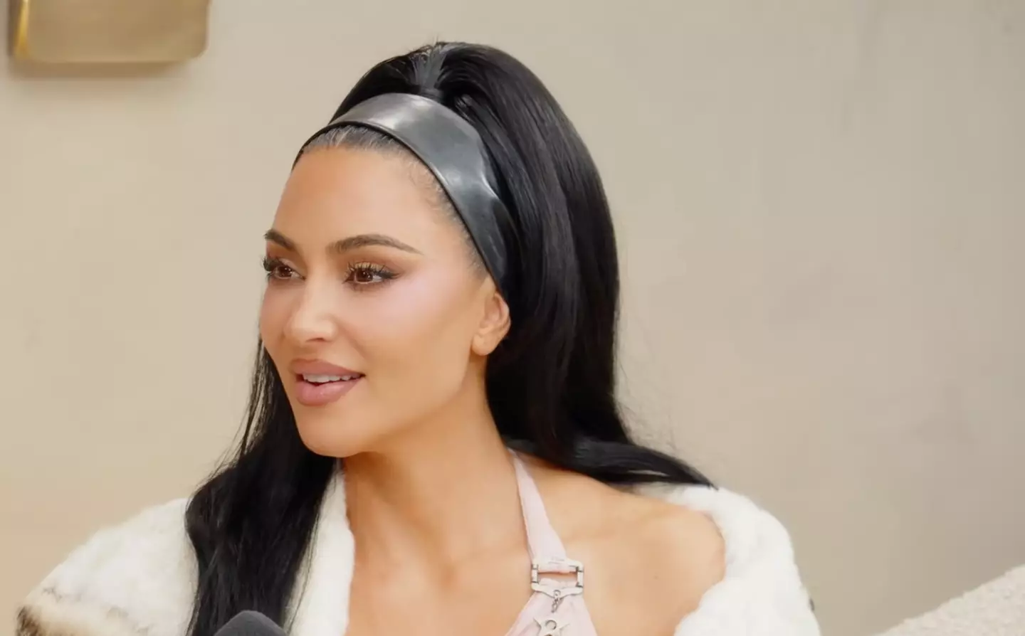 Kim claimed she's fan of Taylor's music (Khloe in Wonderland)