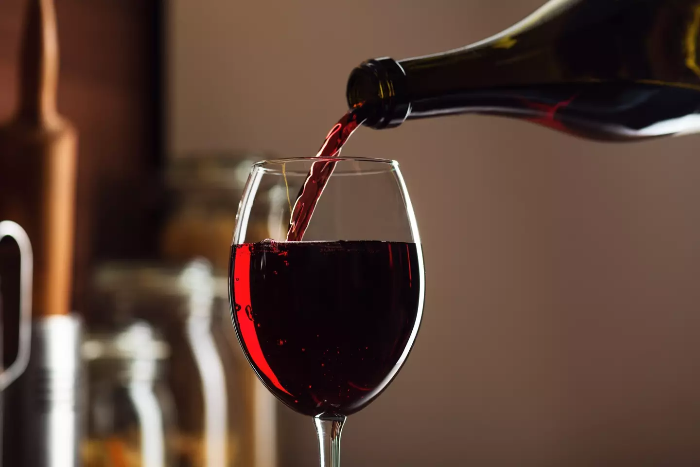 Quercetin is to blame for the terrible red wine headaches (Mensent Photography/Getty Images)