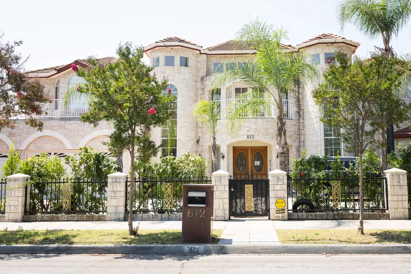 15 kids were discovered inside the property (Sarah Reingewirtz/MediaNews Group/Los Angeles Daily News via Getty Images)