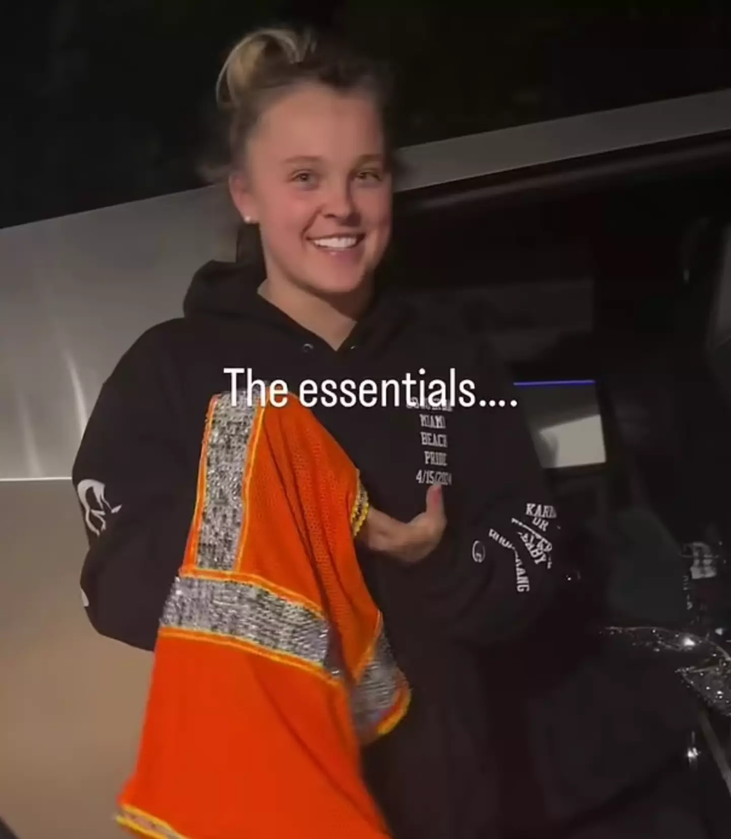 JoJo Siwa smiled as she gathered her 'essentials' (Instagram/@jojosiwa)