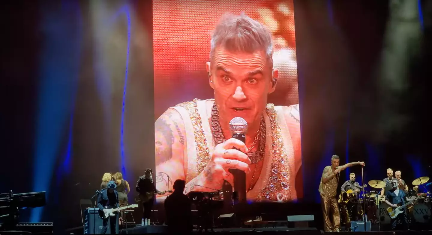 Robbie Williams had to pause the show due to the effects of long Covid.