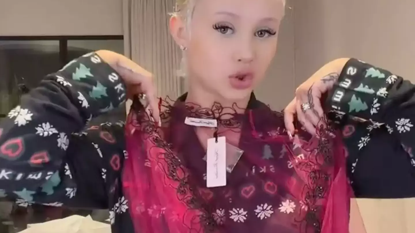 Alabama Barker shares lingerie pics following backlash over ‘inappropriate’ gift from dad Travis