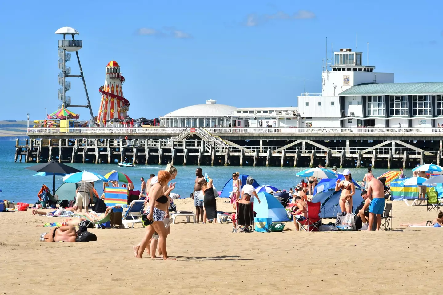 People travelled to the beach last Saturday.