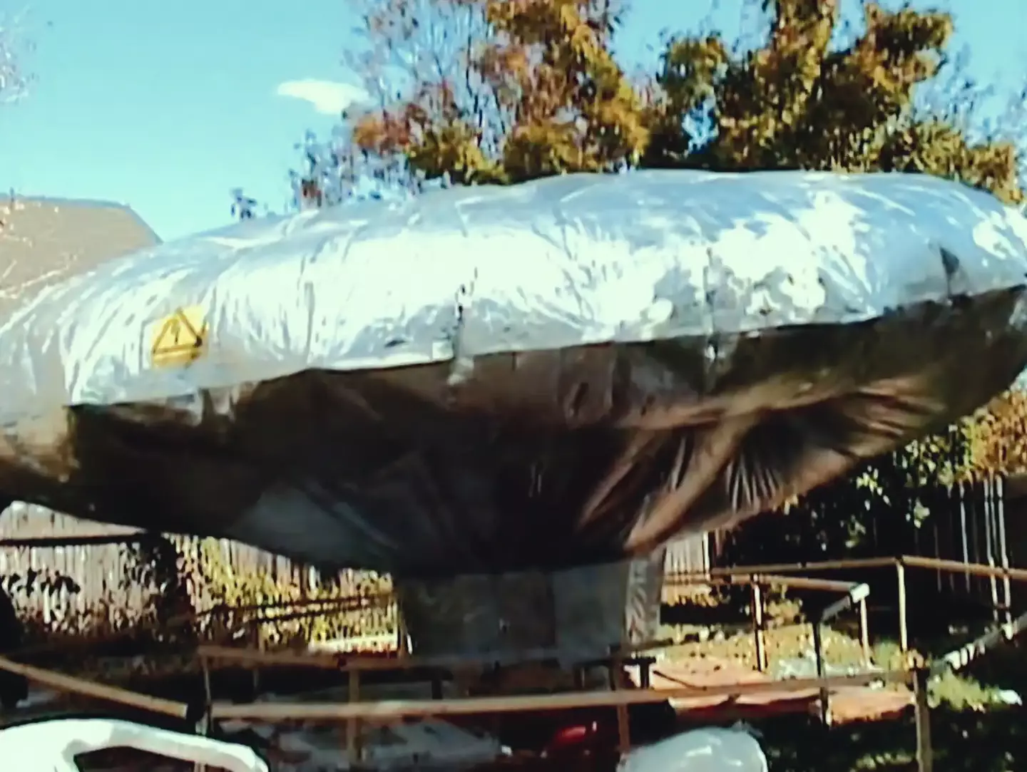 The homemade flying saucer was created in the garden of their Colorado home (Netflix)