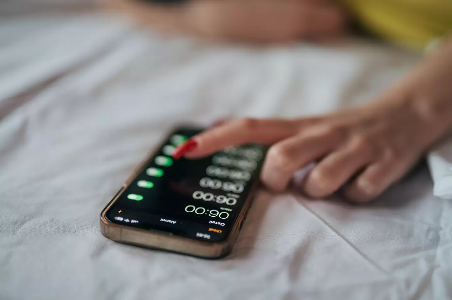 Apparently, we should be throwing out our alarm clocks ASAP (milorad kravic/Getty)