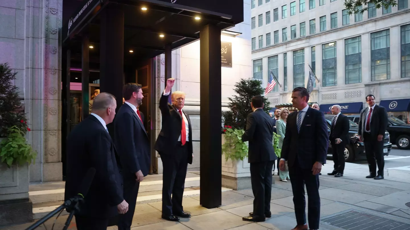 'Panicked' Trump demands protestors to be removed from restaurant and people shocked over unexpected detail