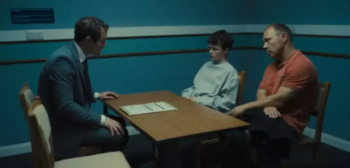 The police interrogation room we see in the first episode is also blue (Netflix)