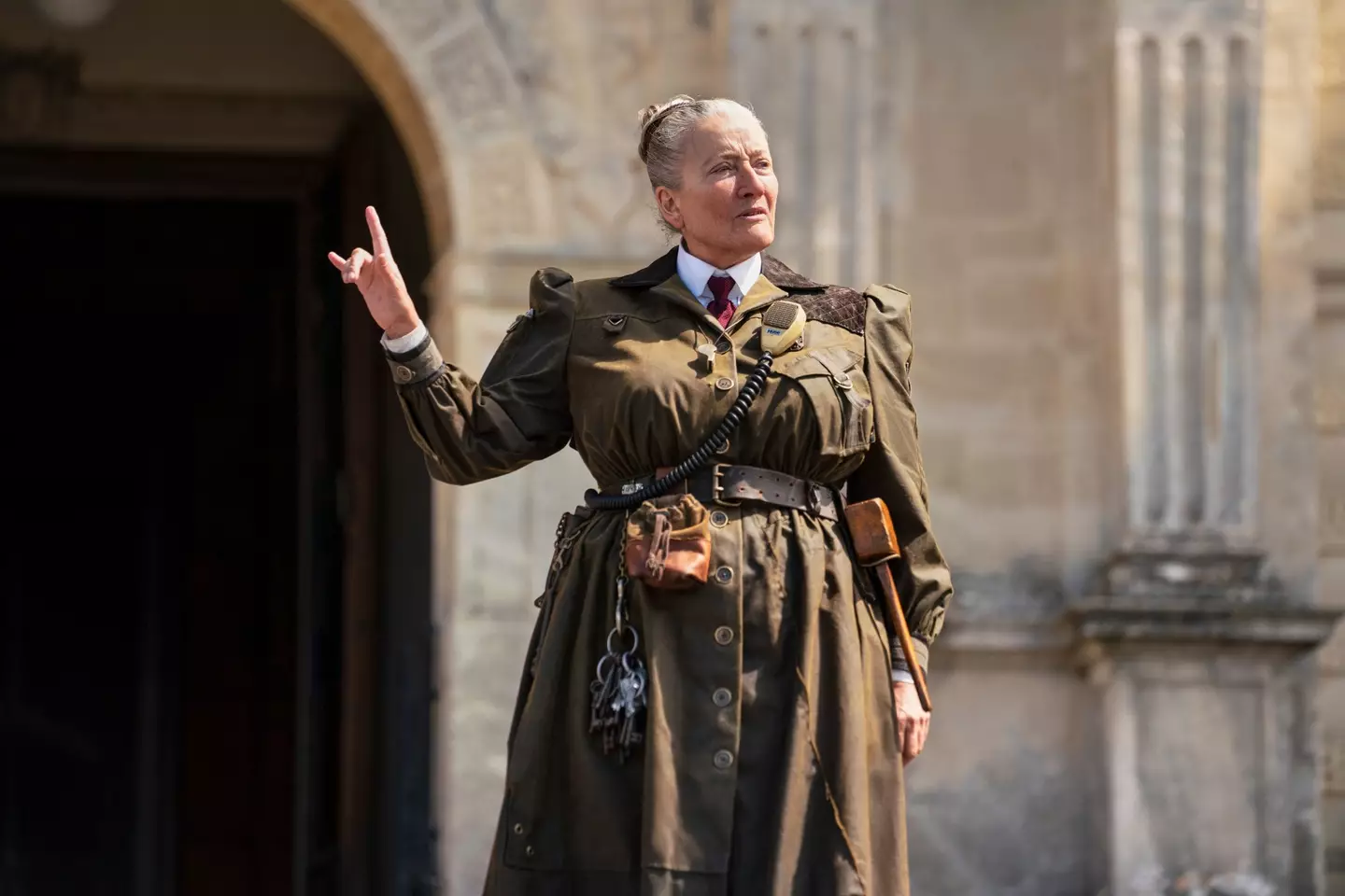 Emma Thompson stars as Miss Trunchbull.