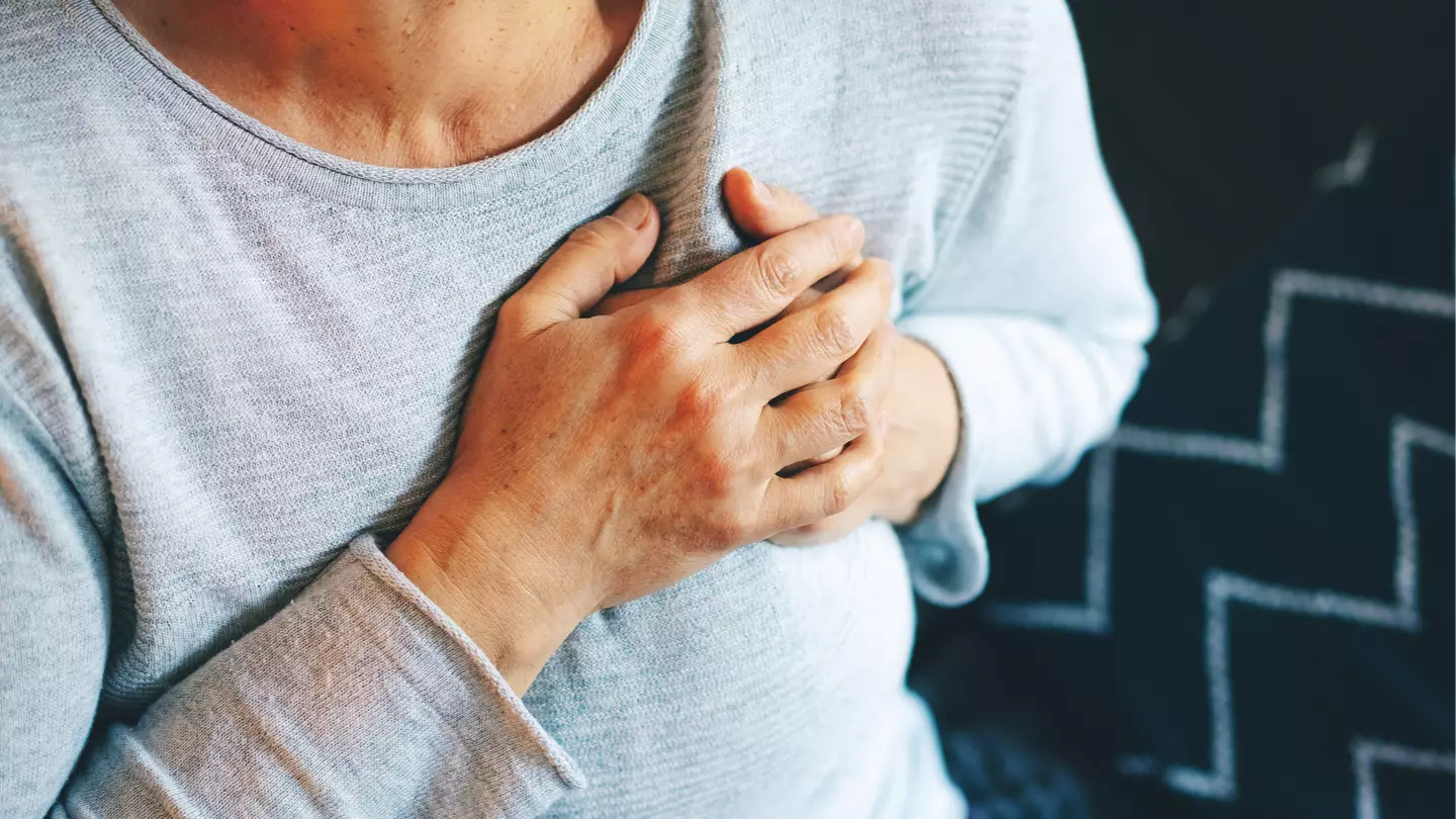 ‘Silent heart attack’ warning for women as four signs reveal you could be having one without realising