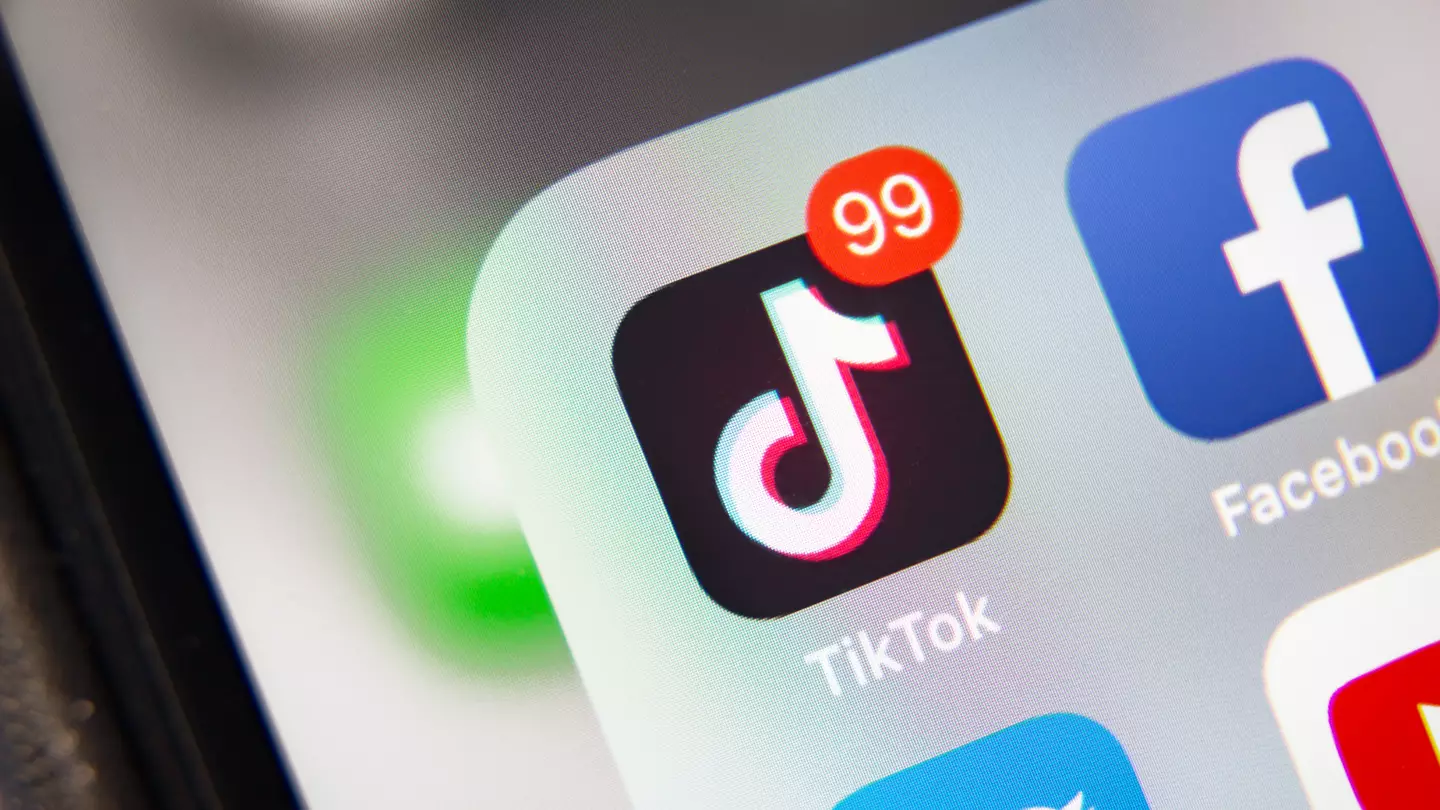 Doctor issues warning to anyone who uses TikTok as ban deadline looms