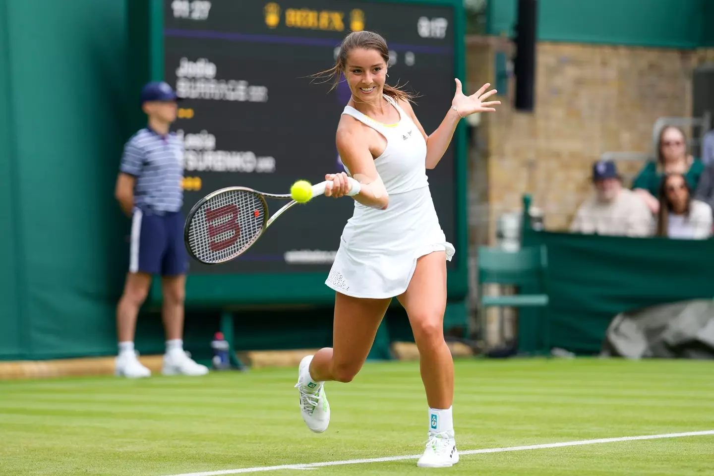 British tennis star Jodie Burrage has been praised for assisting a ball boy.