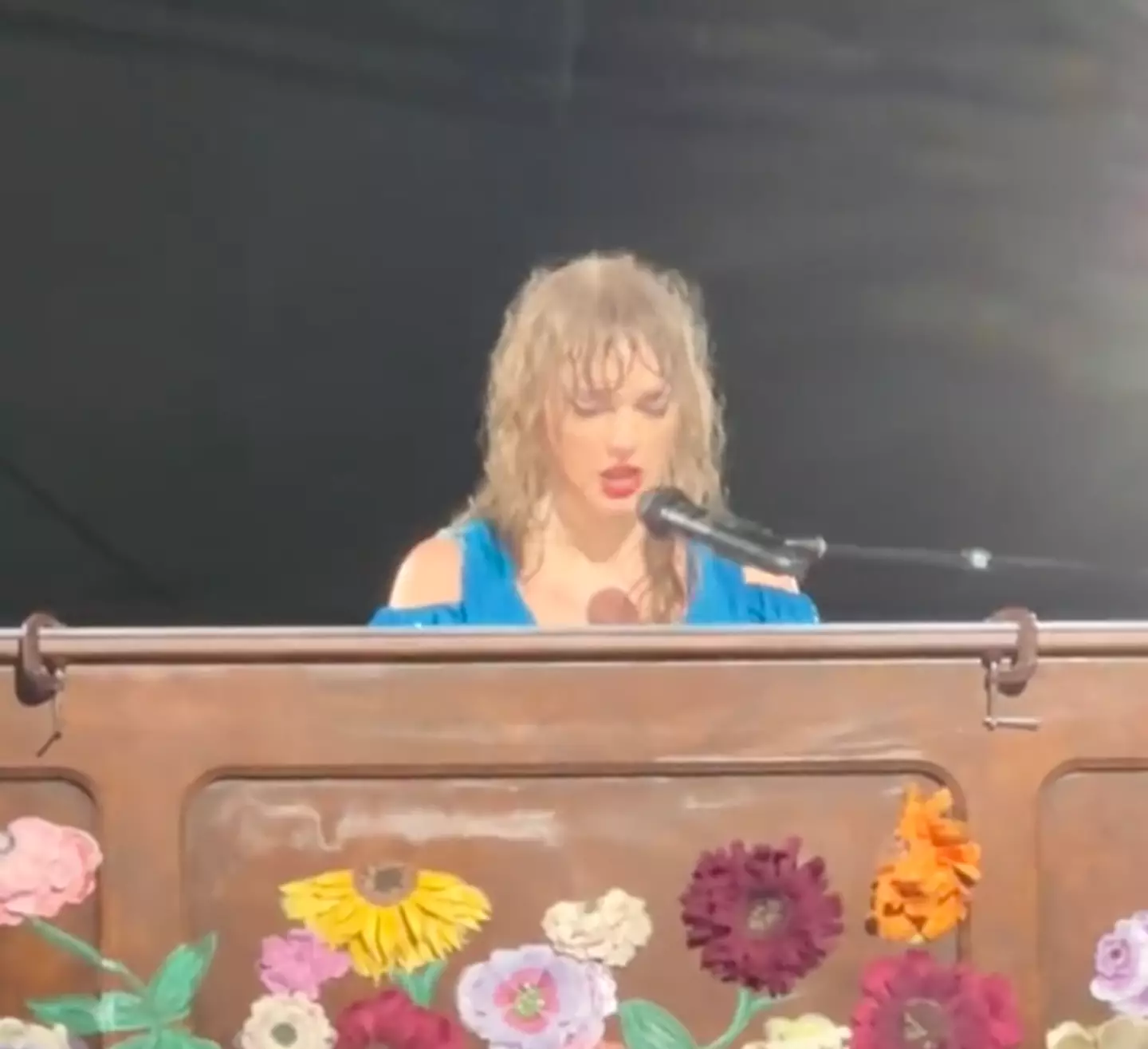 Swift performed an emotional rendition of 'Bigger Than the Whole Sky' on Sunday (19 November).