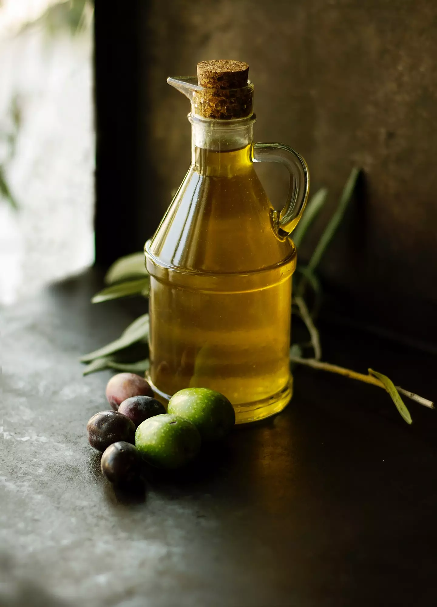 Extra virgin olive oil helps with tearing according to experts (