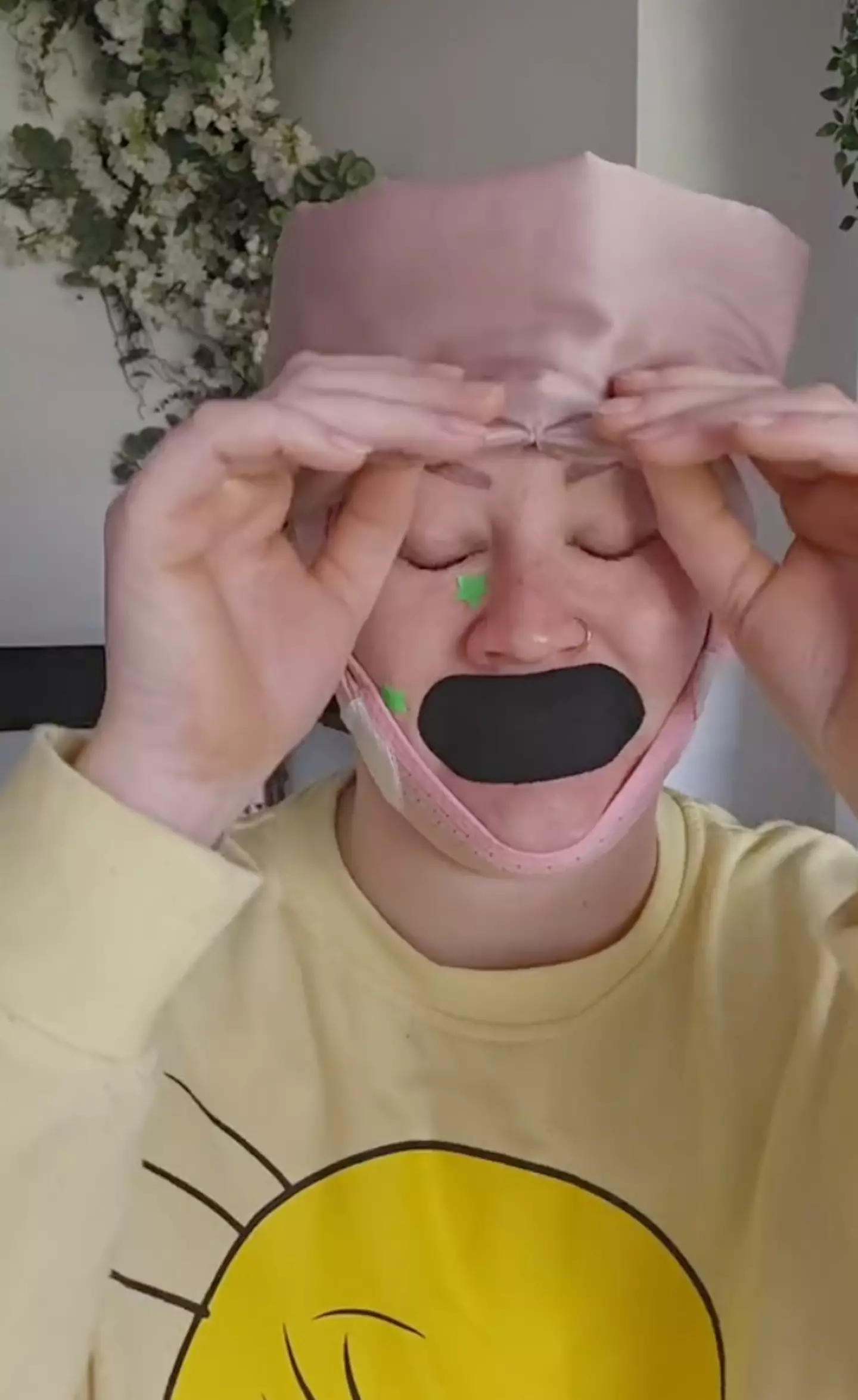 The 'morning shed' seems to go hand-in-hand with 'sleepmaxxing' (@nicolleslooks/TikTok)
