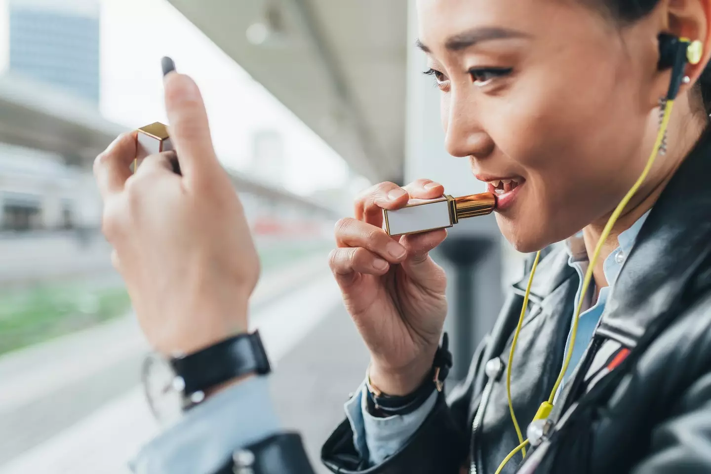 You'll want to think twice before using your makeup on your next train journey. (Getty Stock Image)