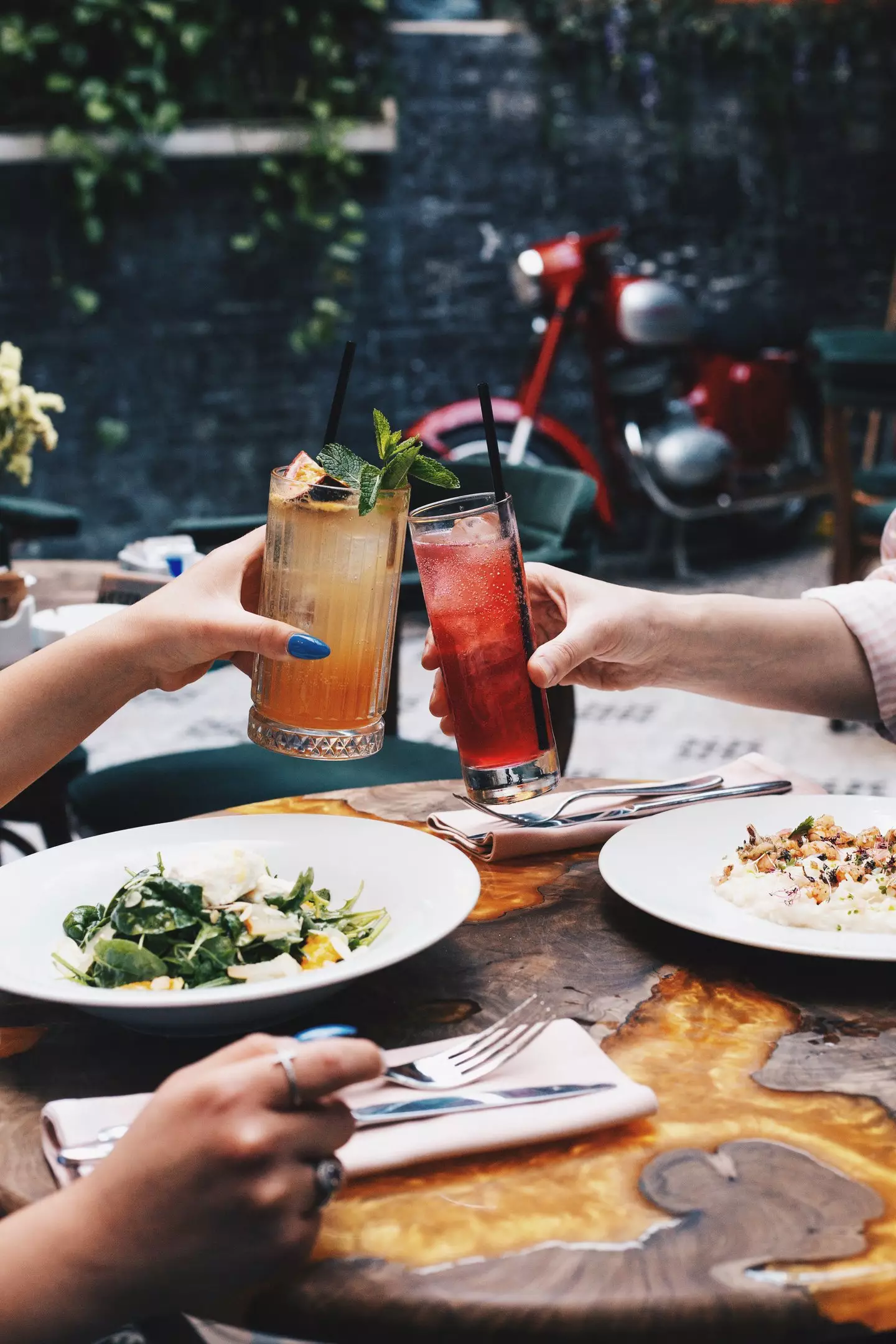 Restaurant etiquette can be a pretty divisive subject online.