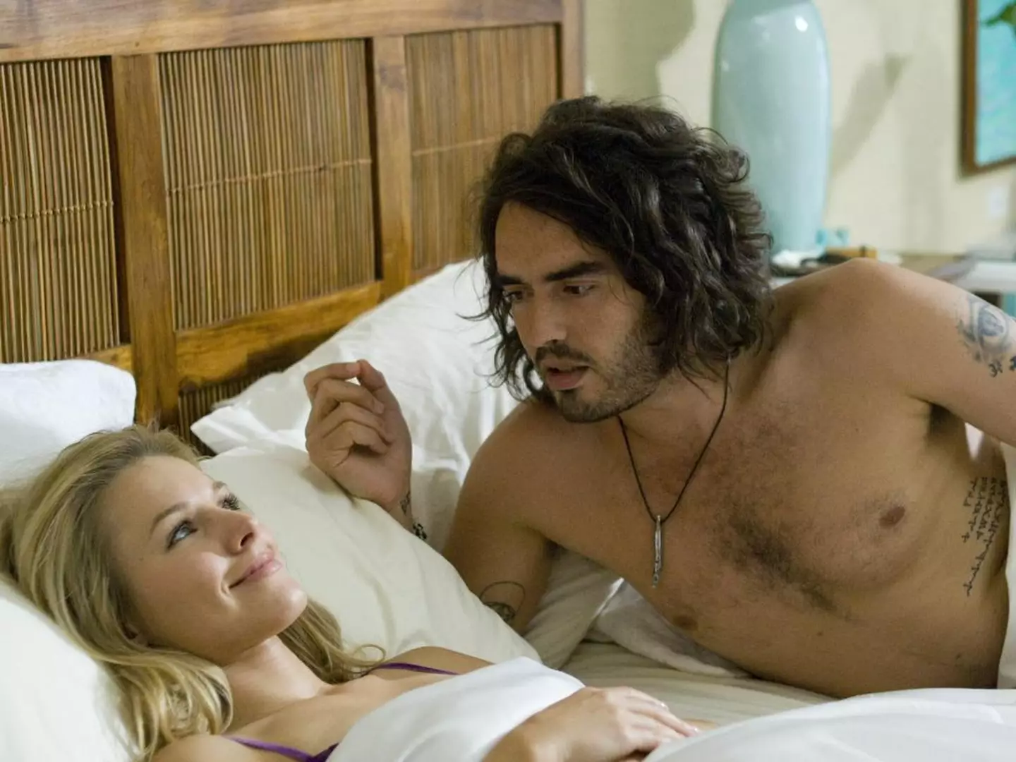 Kristen Bell and Russell Brand in Forgetting Sarah Marshall.