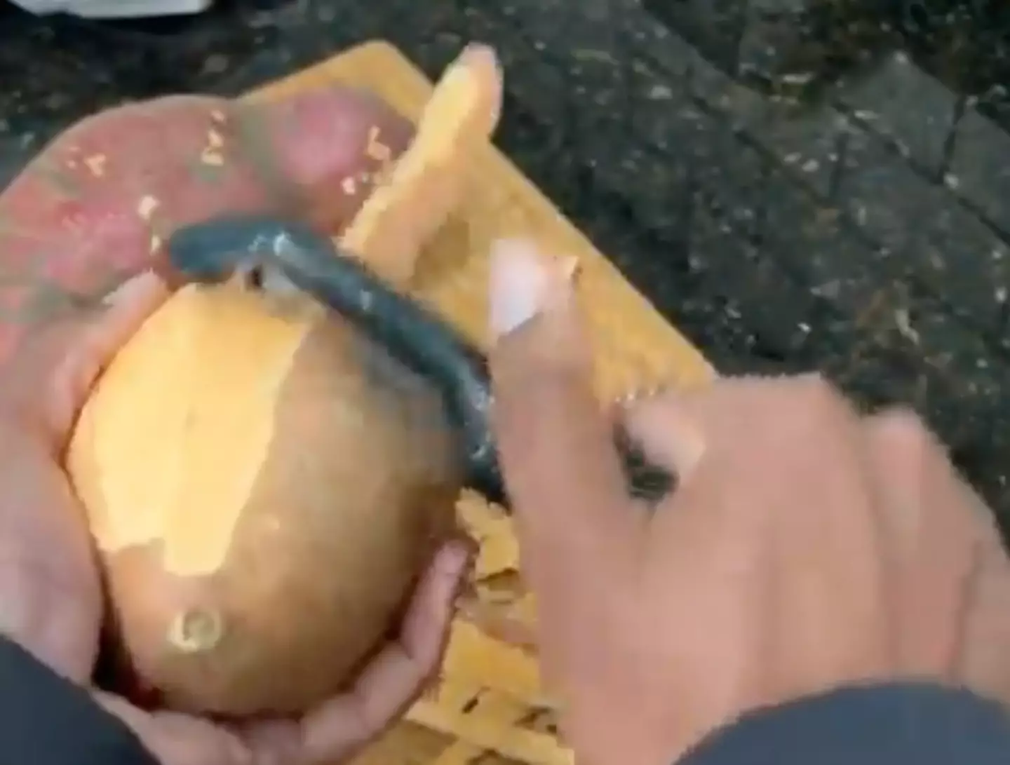 Jenni showed viewers how she peels potatoes.
