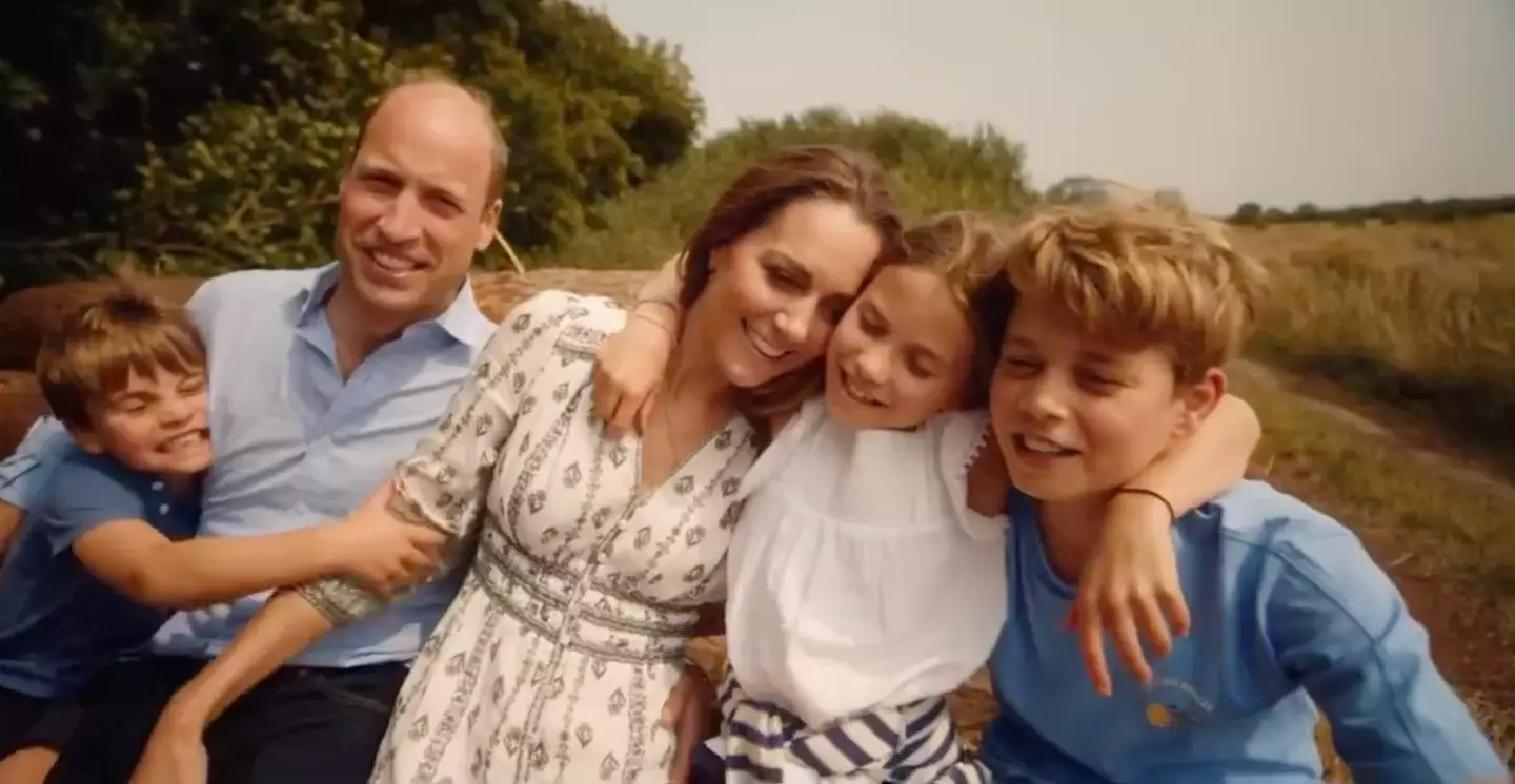 Louis clings on to his mum's arm (X/@KensingtonRoyal)