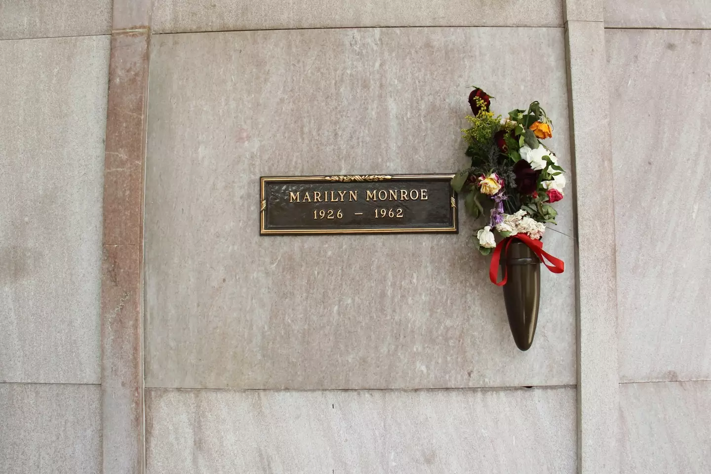 Marilyn Monroe's toxicology report was allegedly not complete.