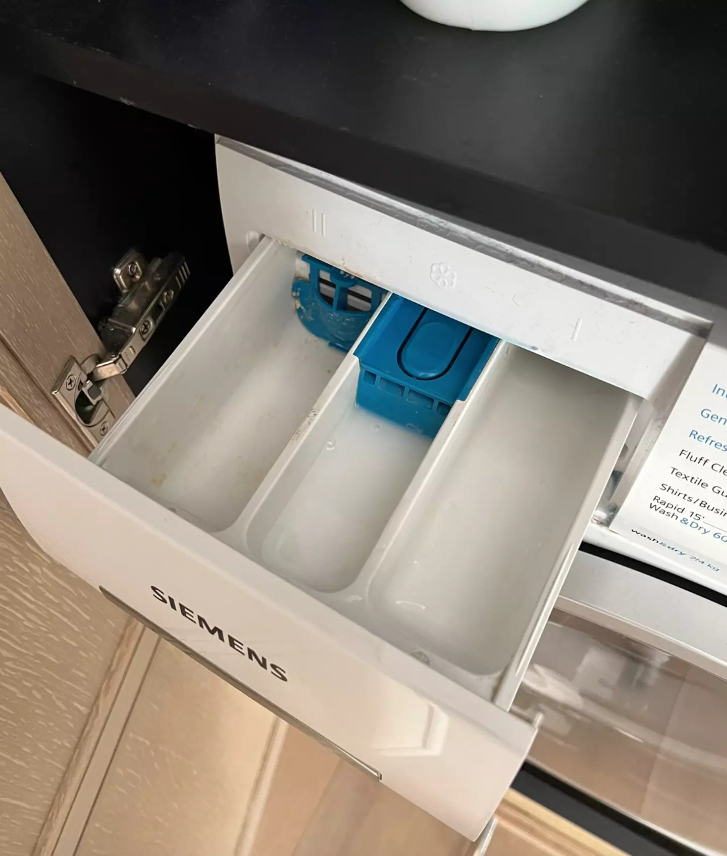 Twitter is teaching the internet how to properly use a washing machine.