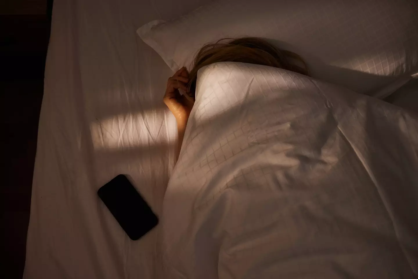 Many of us love a good bed rotting sesh. (skynesher / Getty Images)