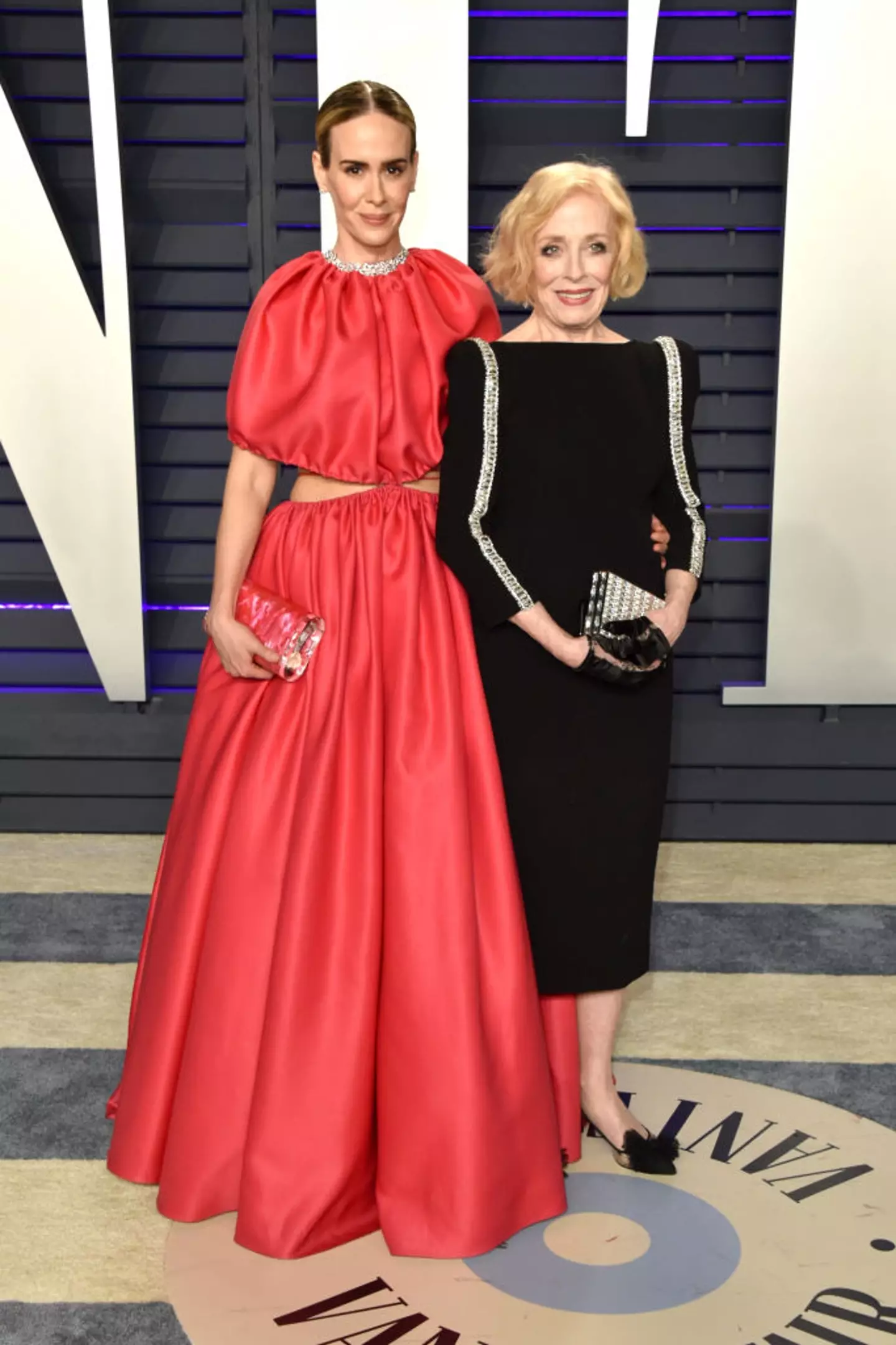 Sarah told the Smartless hosts how she and Holland like to 'fall asleep holding hands'. (John Shearer/Getty Images)