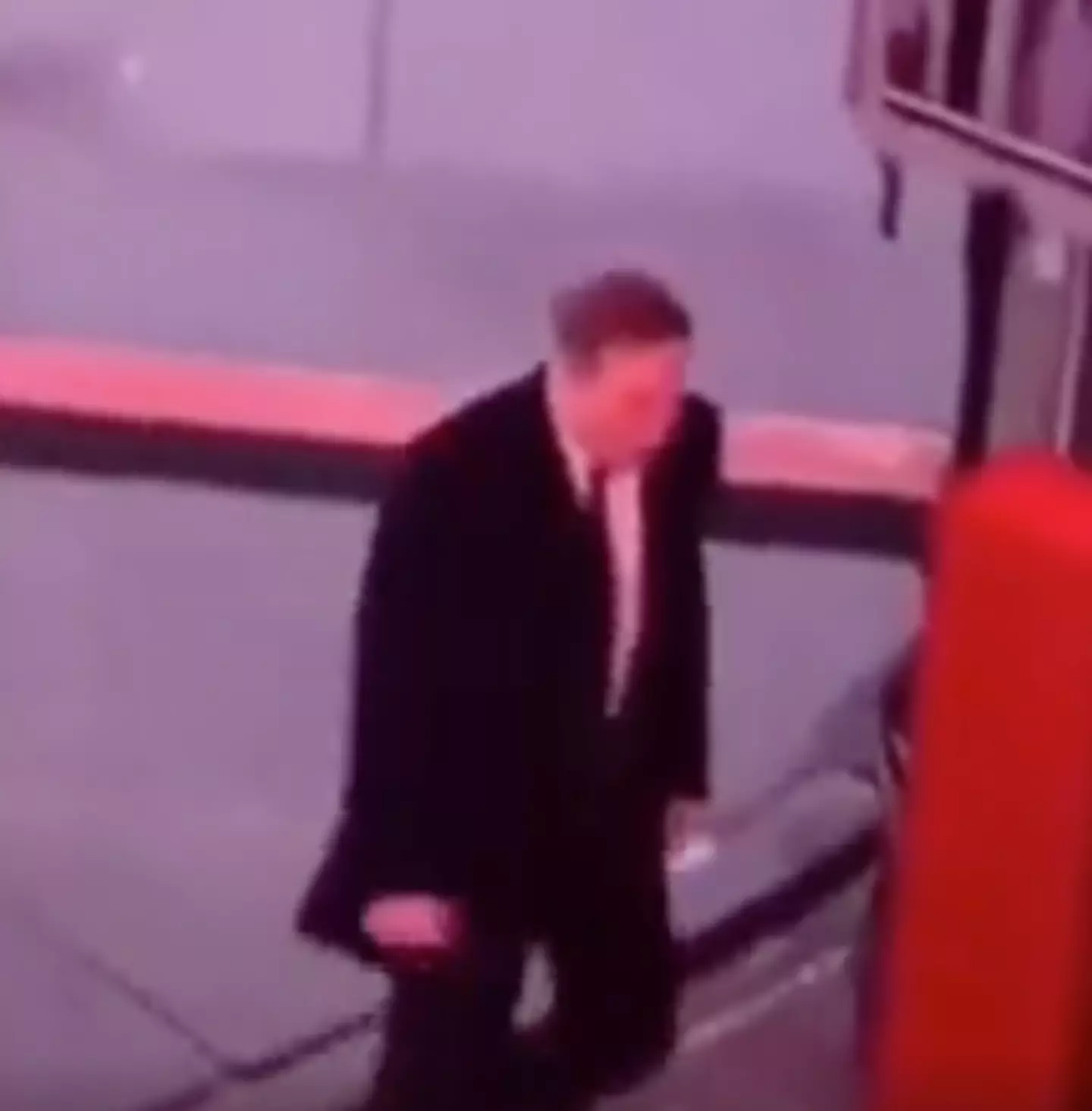 Musk could be seen abandoning his four-year-old little boy. (Reddit)