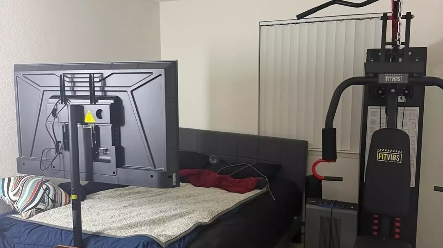 Man’s bedroom goes viral after girlfriend called it a ‘red flag’