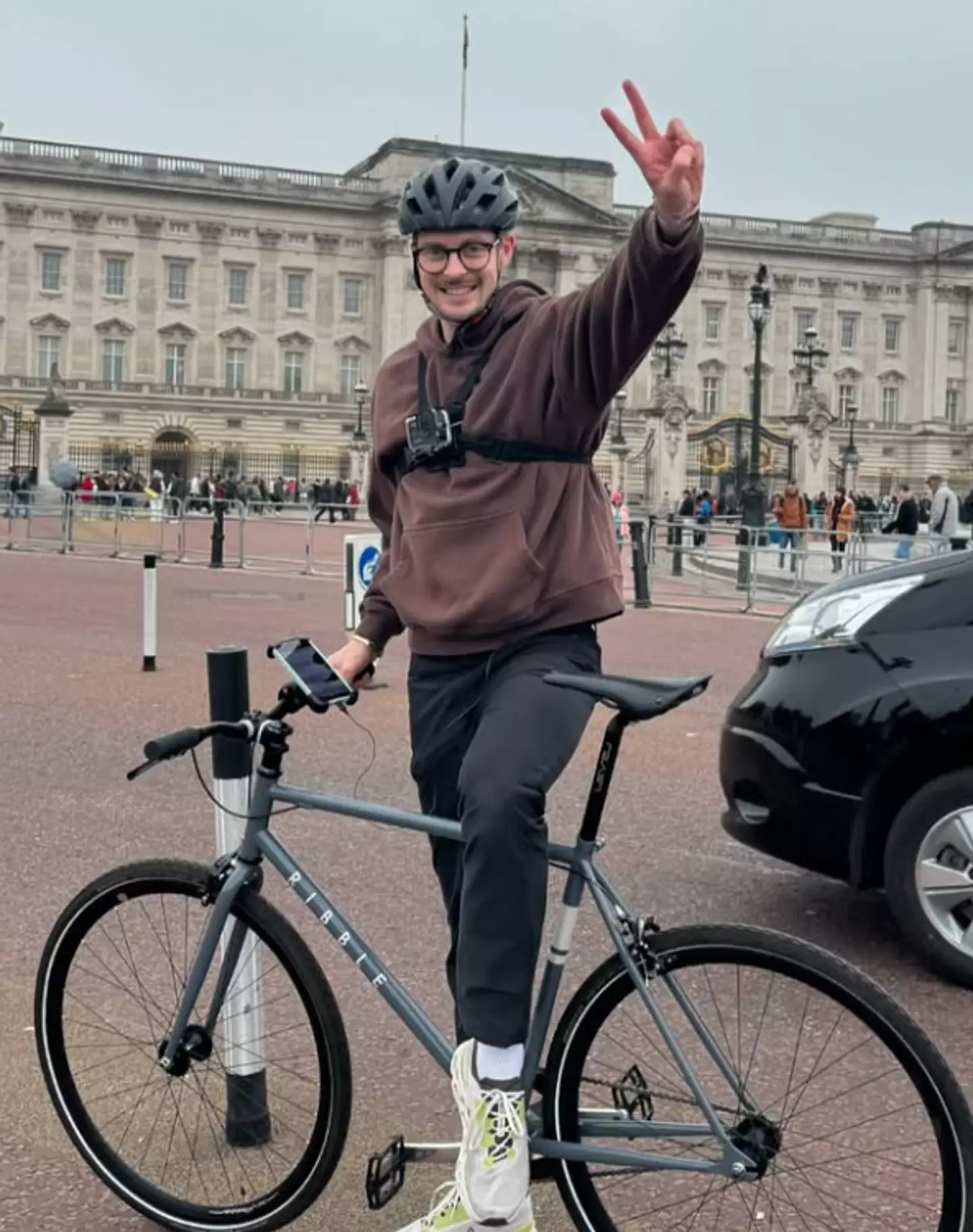 Dr Alex George says these three types of people need to look at their alcohol intake during Christmas (Instagram/@dralexgeorge)