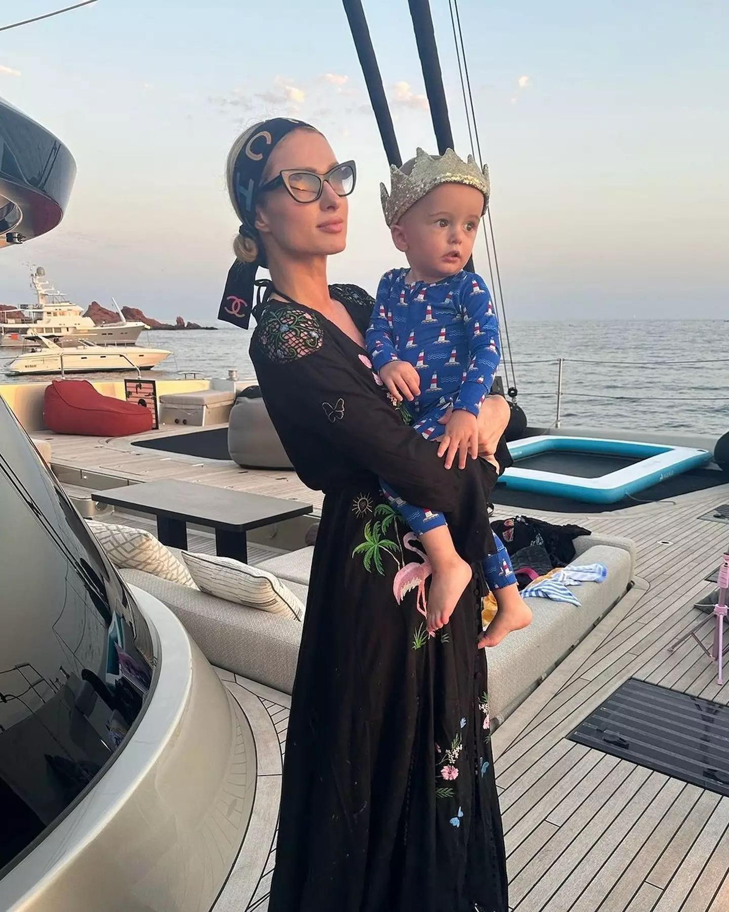 Paris calls herself a 'sliving mom' (Instagram/@parishilton)