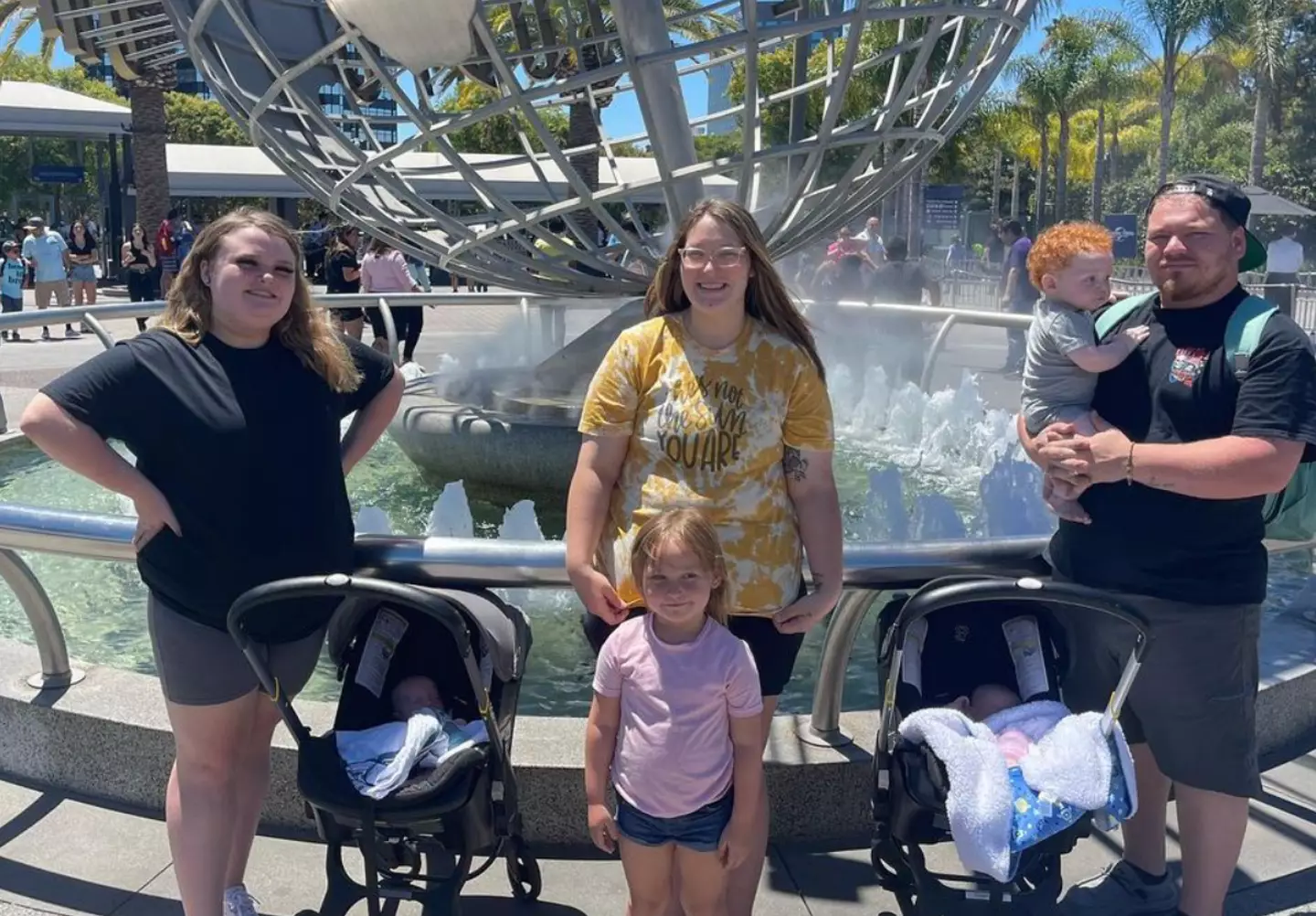 Lauryn with her husband, kids and sister Alana.