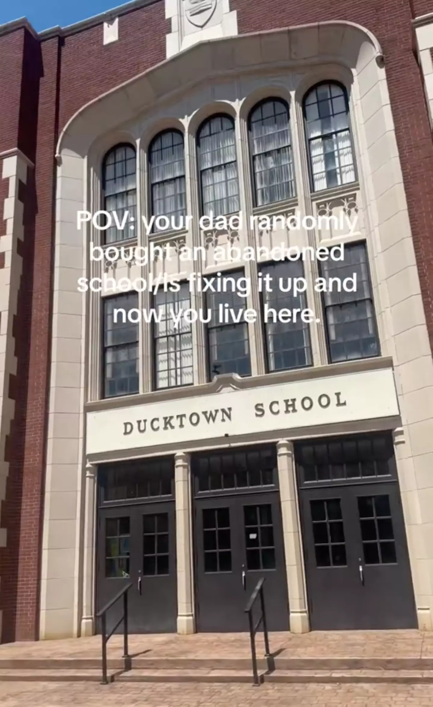 The abandoned school, Ducktown School, was bought by her dad Jason Collis in 2021. (TikTok/@sarahmcollis)
