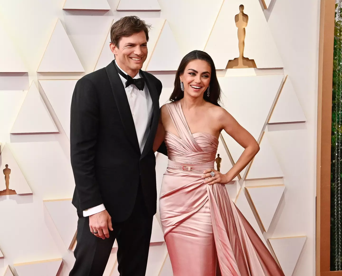 Kunis told Kutcher off for his awkward red carpet pose.