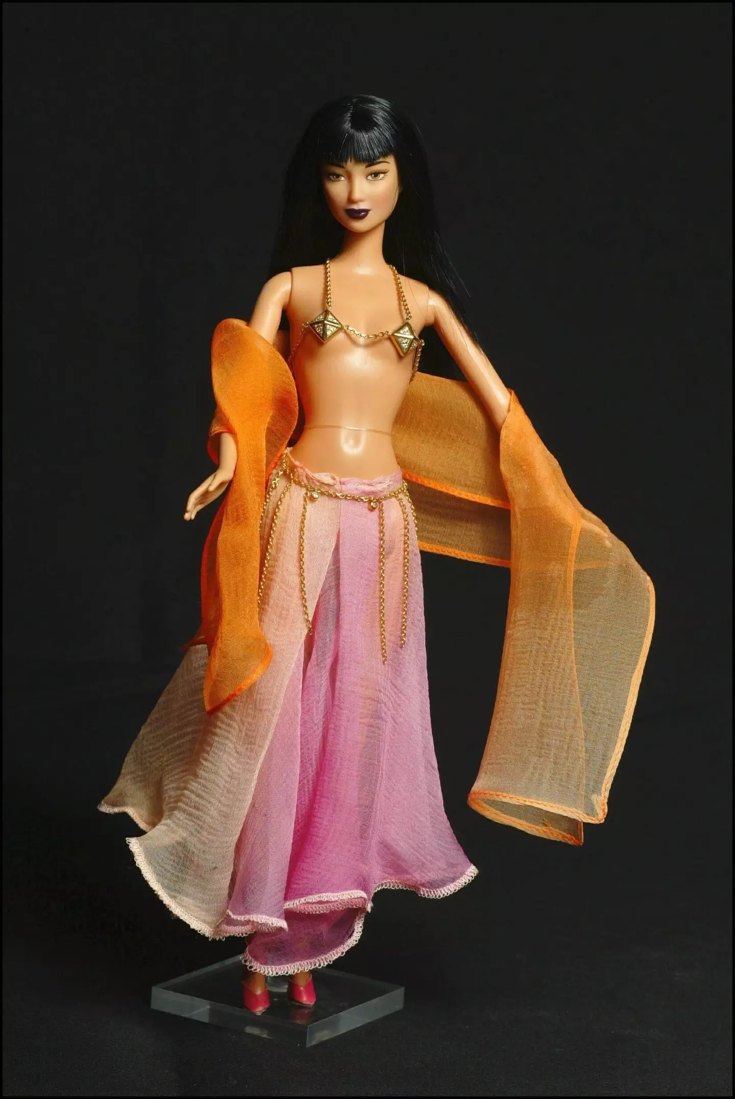 This Barbie was designed by De Beers and Vera Wang.