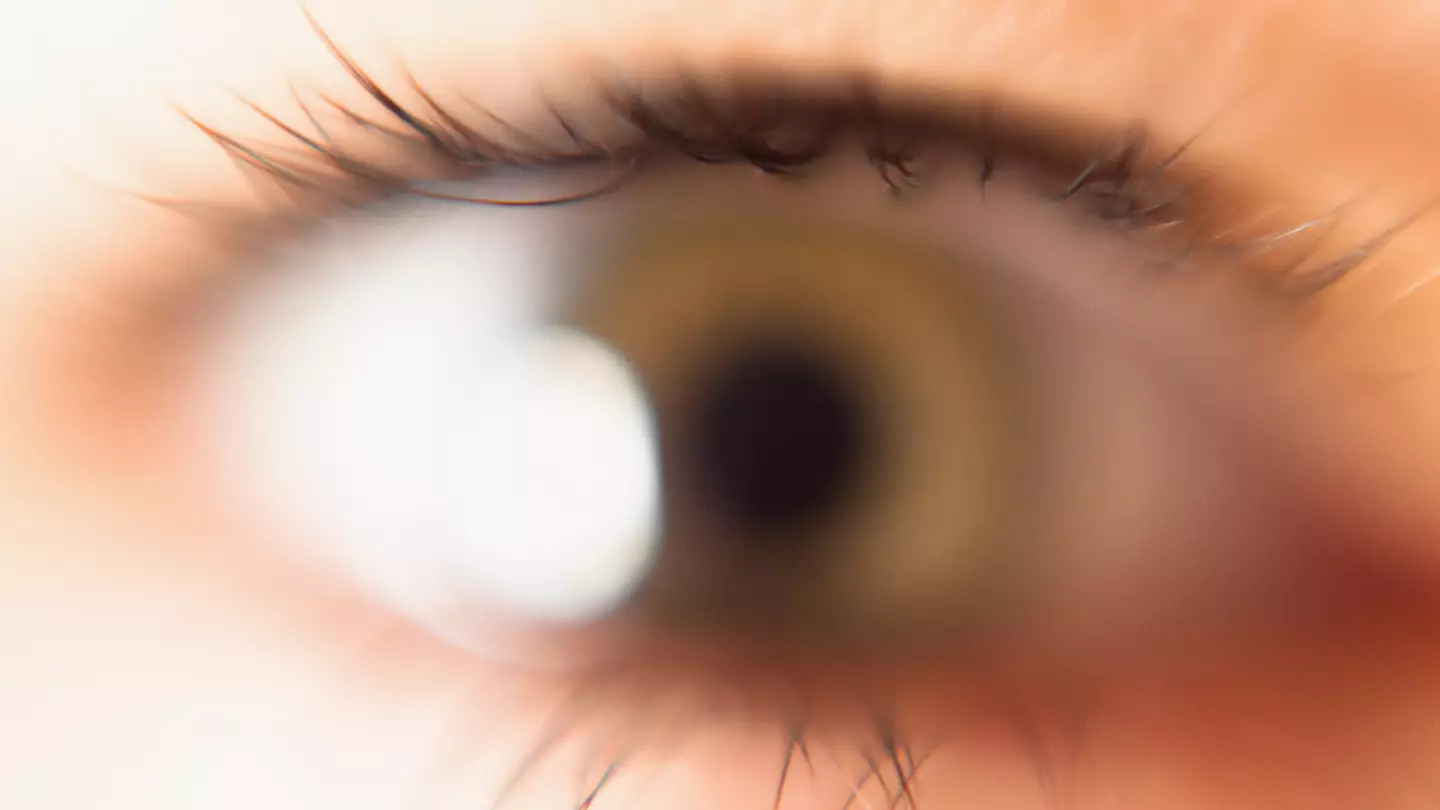 What it means if you can blur your own vision and when to be concerned