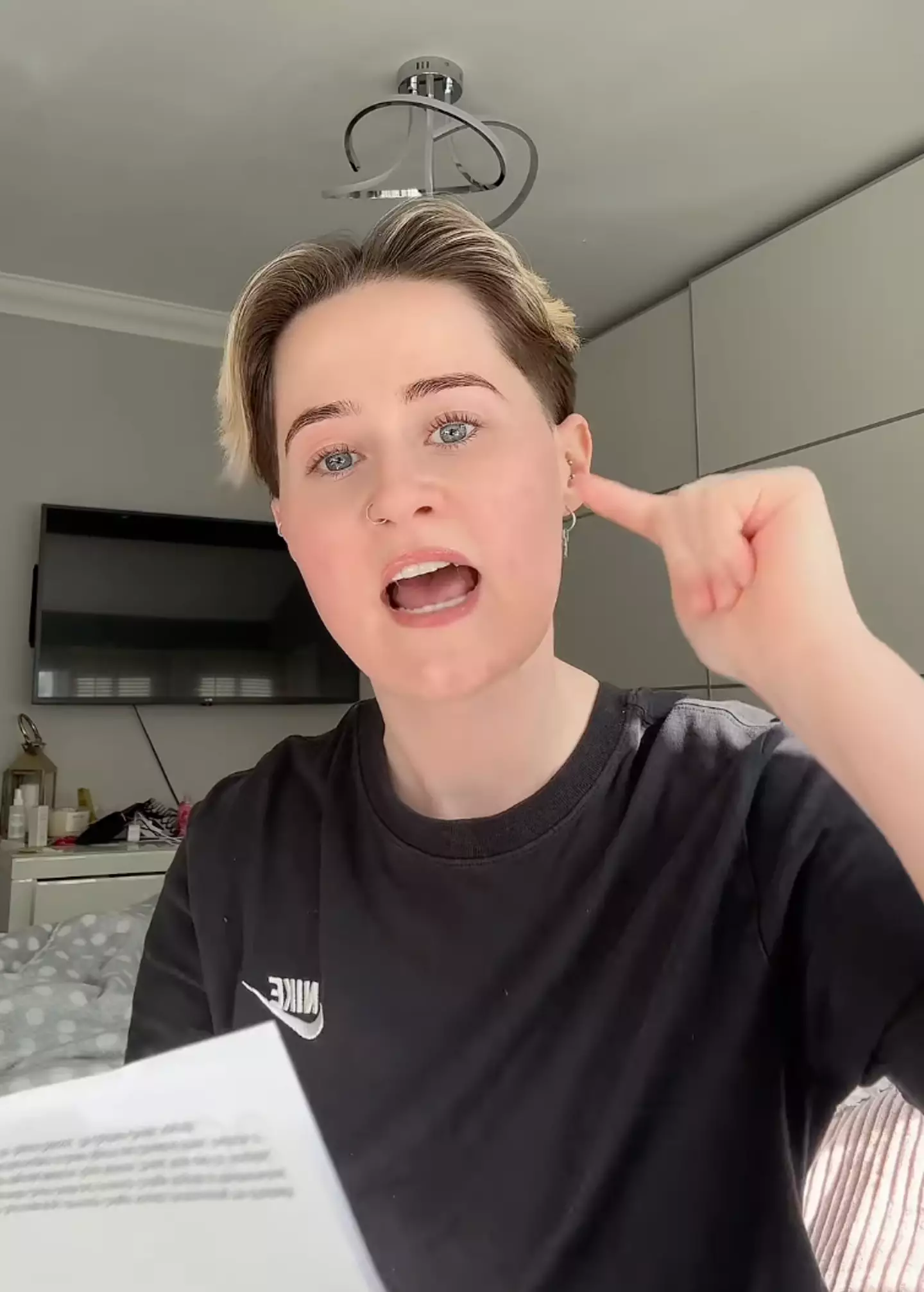 Shell recalls being left terrified by the out of date letter. (Instagram/@shellrowex)