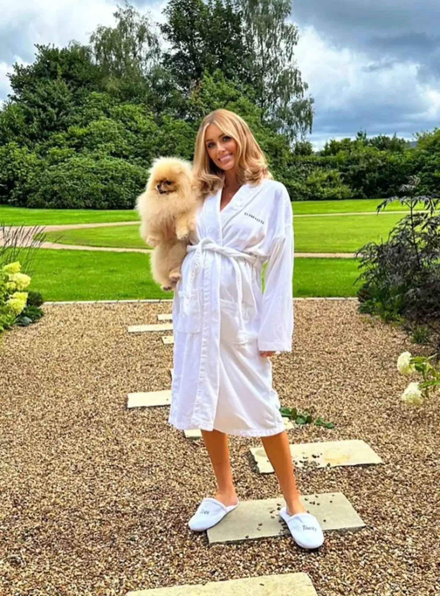 Laura posted a photo at the country estate on Monday, 21 August.