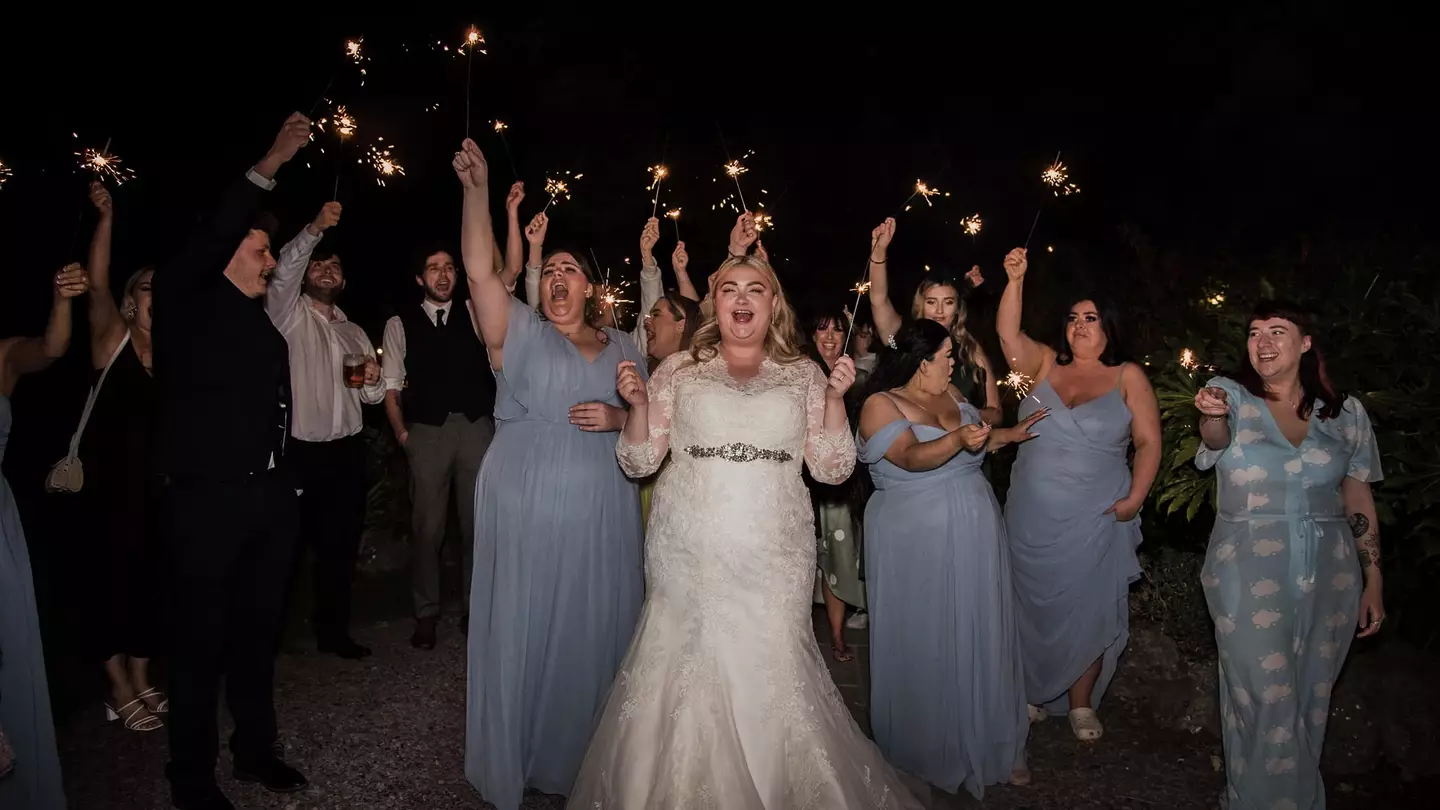 Kayley enjoyed a photoshoot and dance with her wedding party.