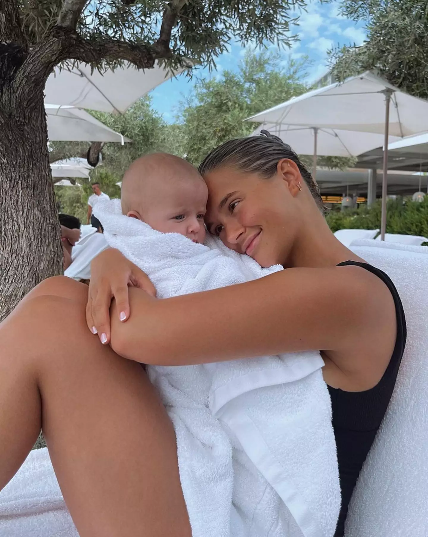 Molly-Mae with Bambi. (Instagram/@mollymae)