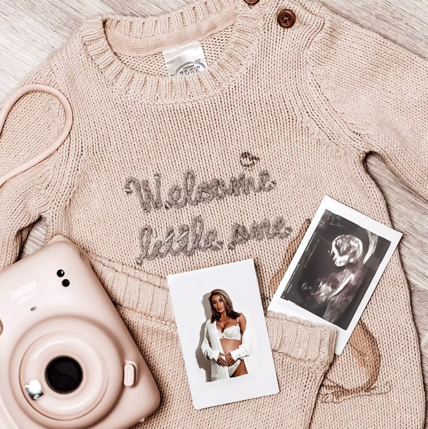 Love Island star Chloe Crowhurst has revealed she's pregnant with her first child (