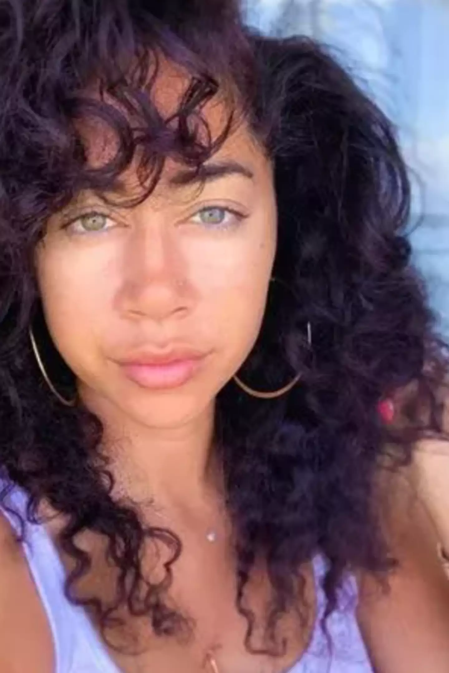 Shan then advises rubbing on the neck, collarbone and wrists.