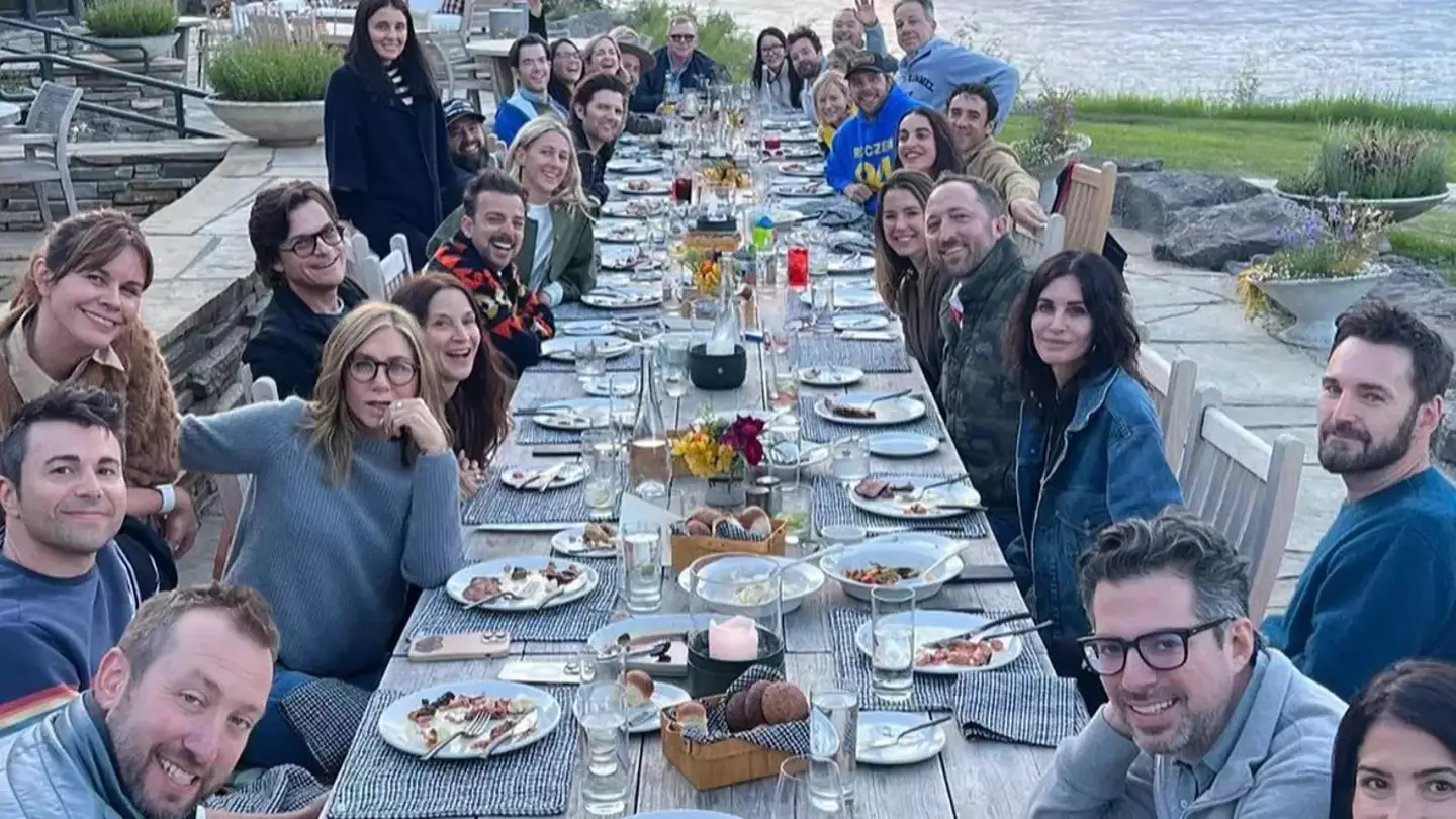 Fans lost their minds at Kristen Bell's star-studded dinner party (Instagram/@kristenanniebell)