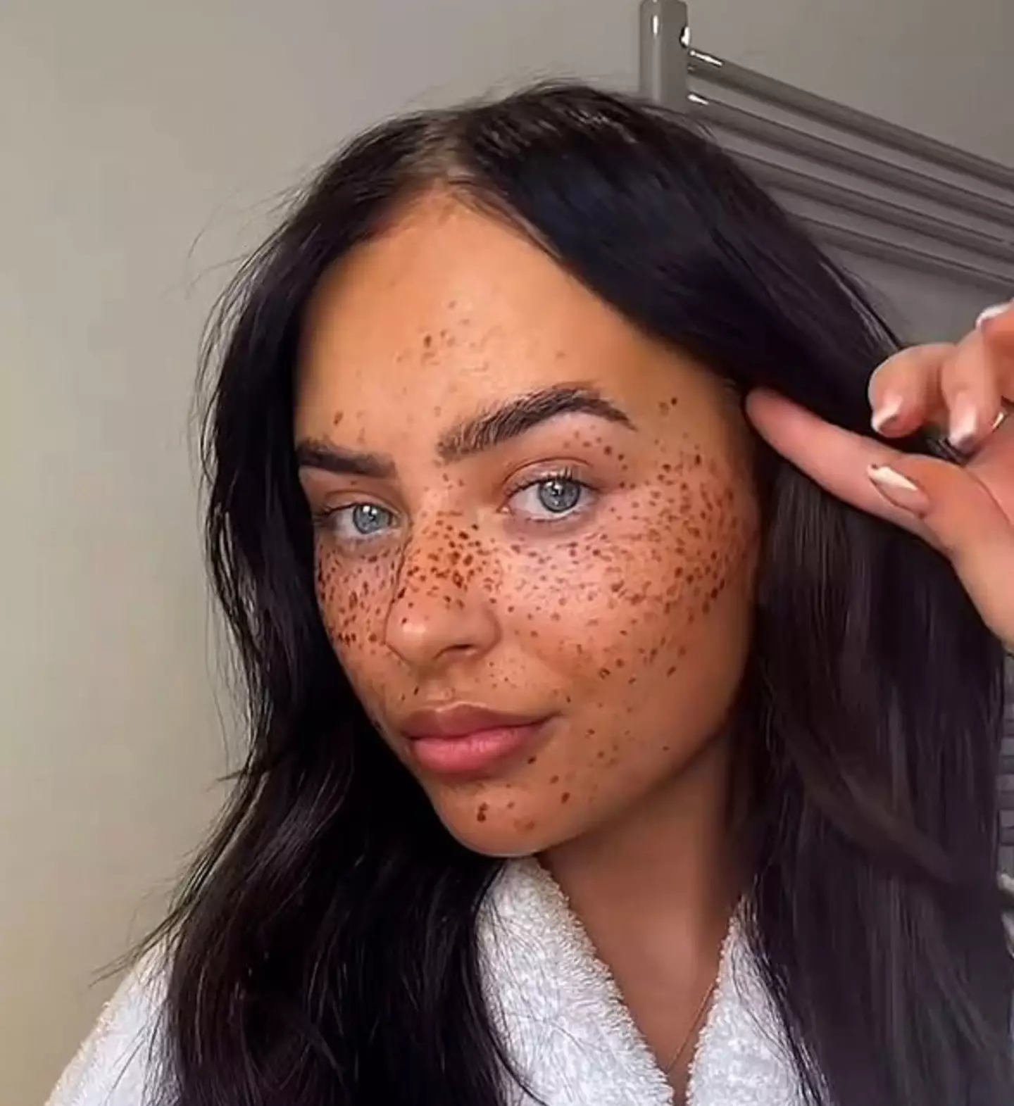 “I’ve spent my entire life covering mine up!” (Instagram/@ellejamesmakeup)