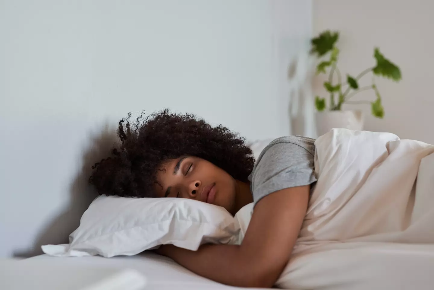 The 'Alpha Bridge' sleep method only has four 'simple' stages. (Mavocado / Getty Images)