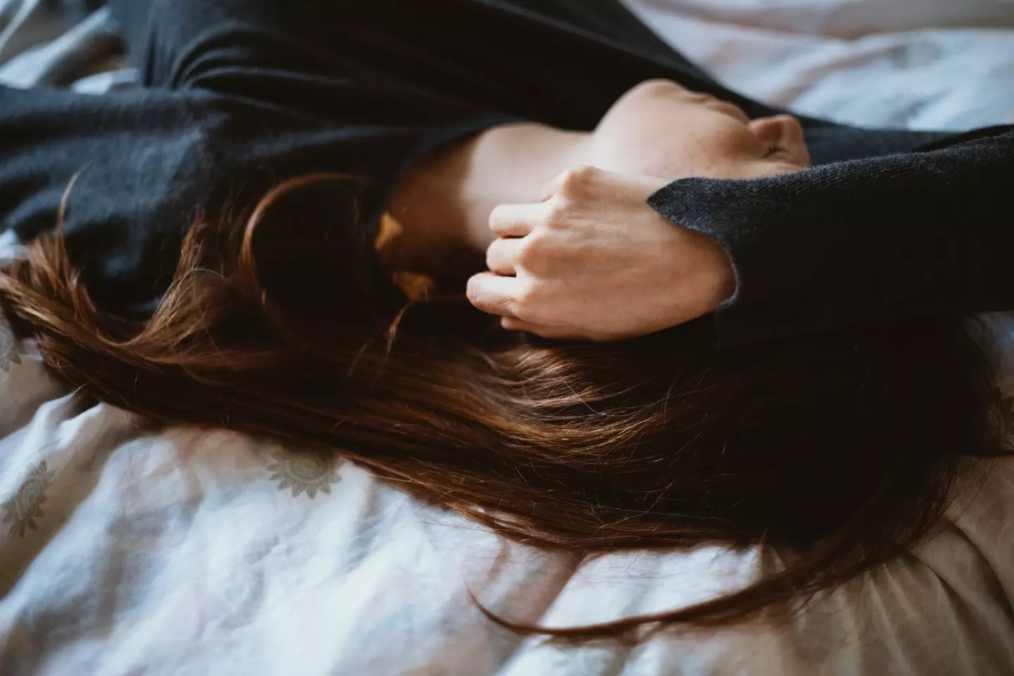Symptoms of insomnia include irritability and difficulty concentrating in the daytime. (Photographer, Basak Gurbuz Derman / Getty Images)