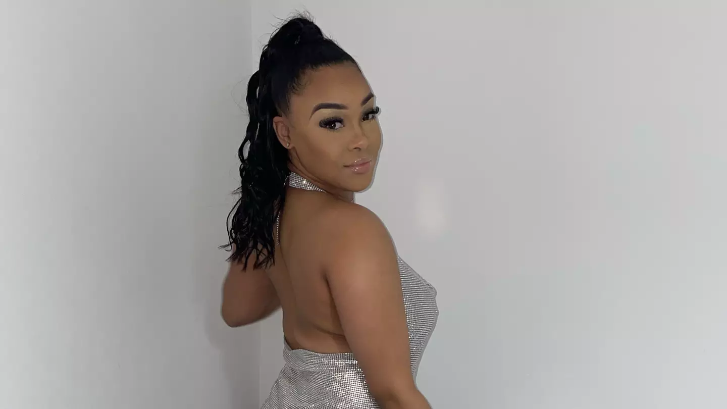 Size 10 Woman Is 'Fat Shamed' By Retailer After £75 Dress 'Falls Apart' On New Year's Eve