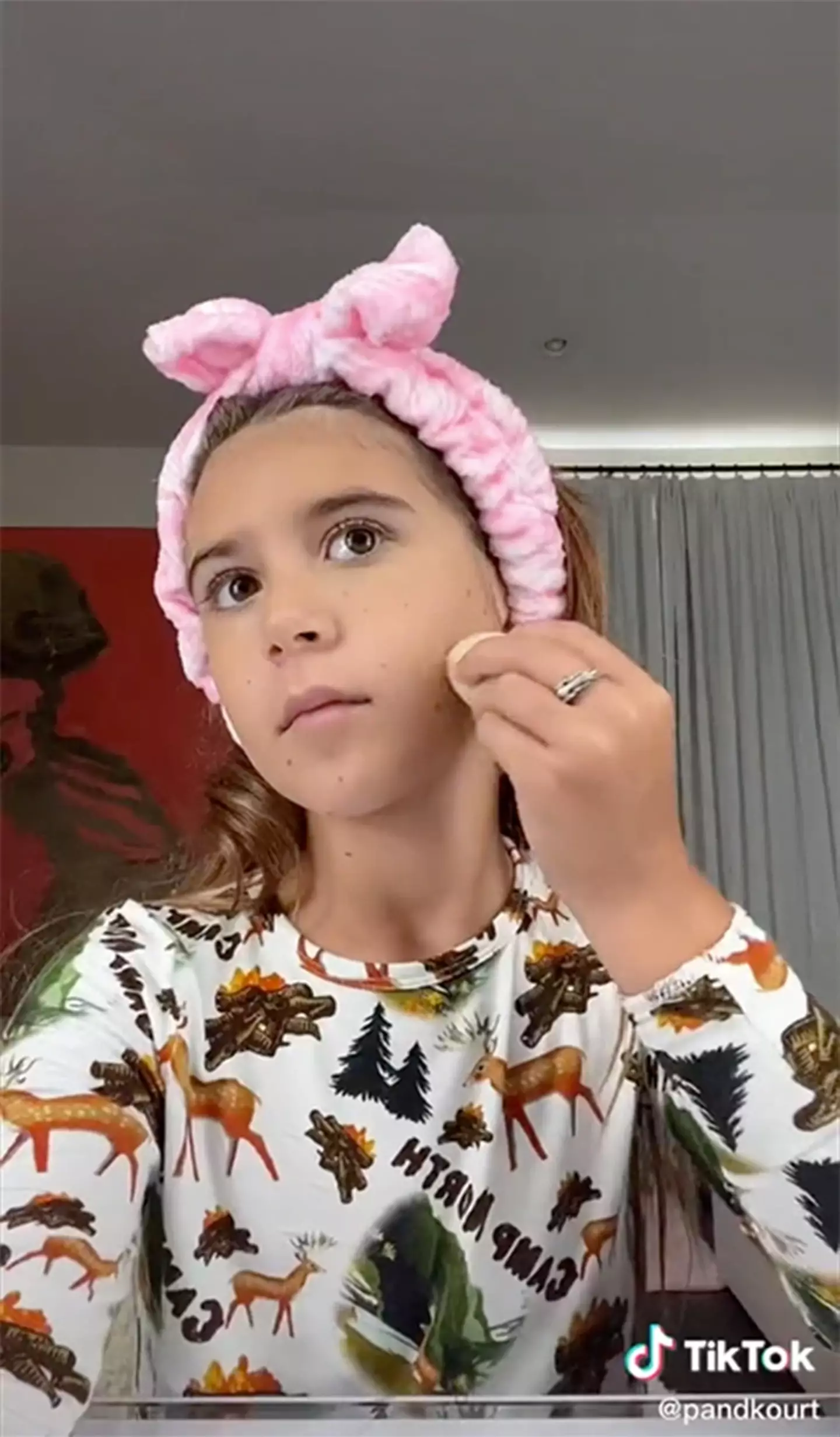 Penelope shared her makeup tutorial on TikTok.