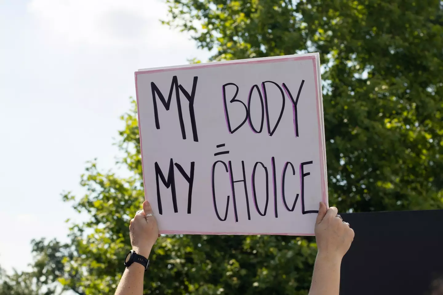 Such laws raise immense concern as they directly conflict with established abortion rights under Roe v. Wade (hapabapa / Getty Images)